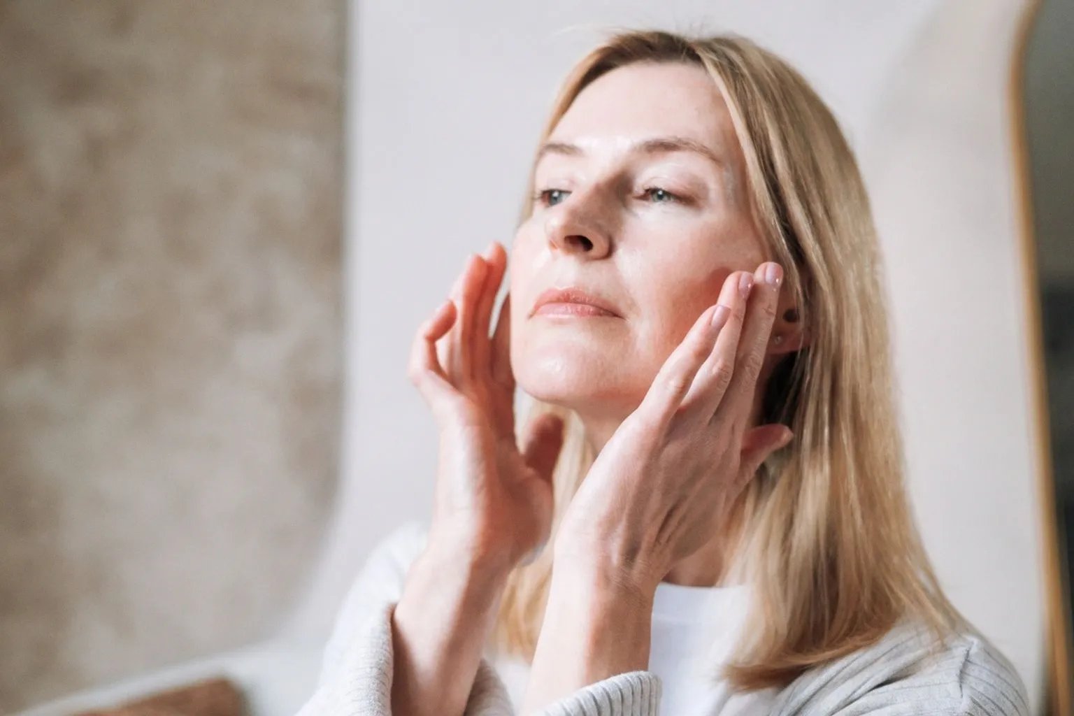 Gewöhnt sich die Haut wirklich an Pflegeprodukte? Ein Dermatologen-Check