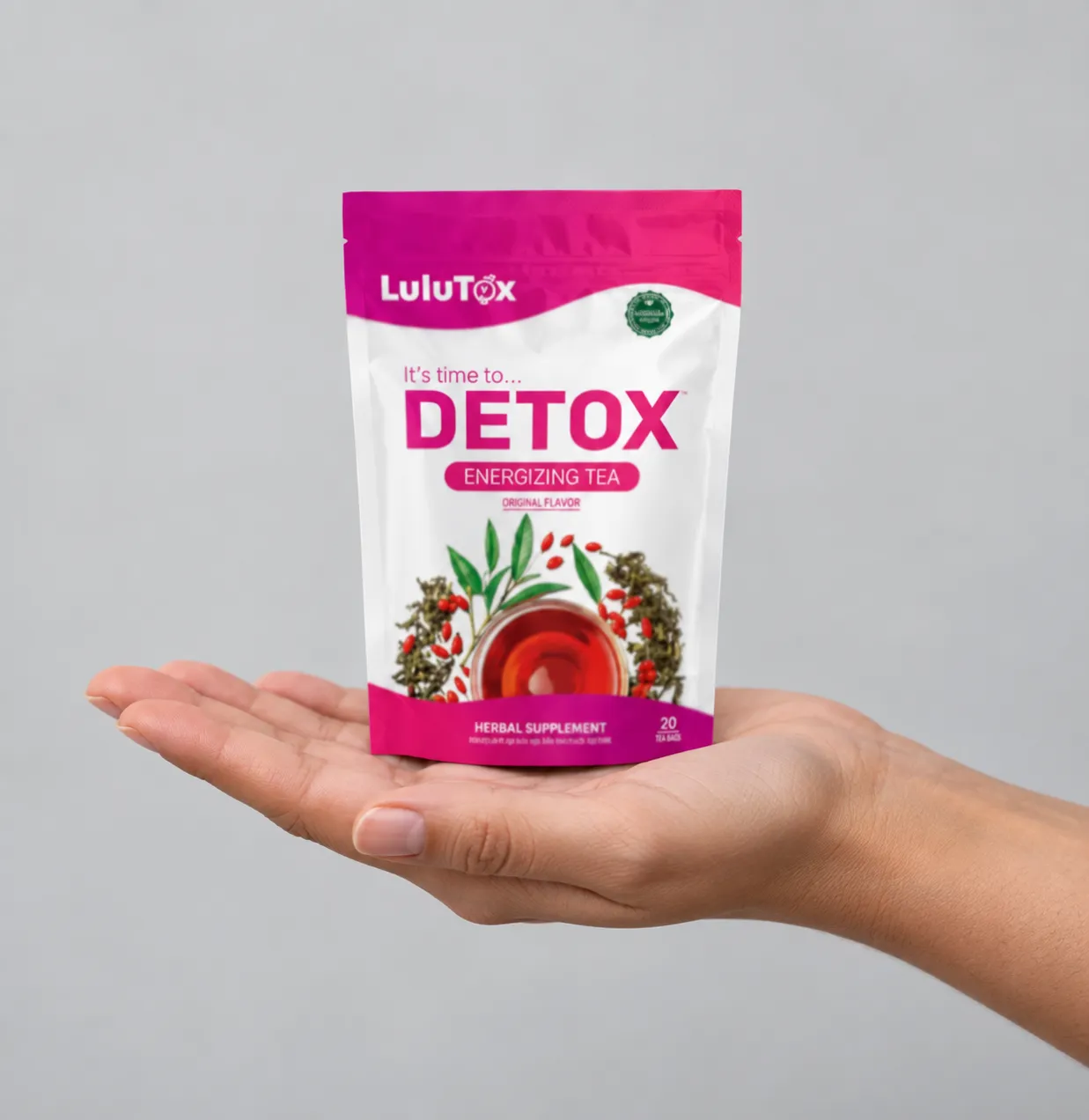 Lulutox Detox Tea — Verpackung in der Hand