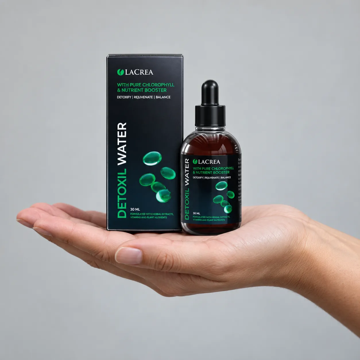 Detoxil water — Verpackung in der Hand