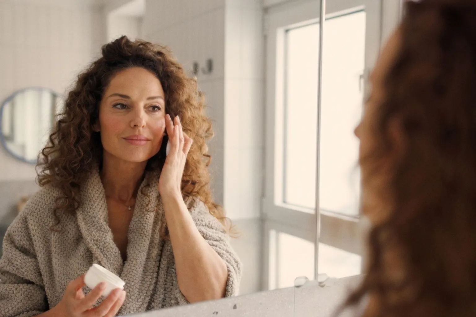 Warum Make-up mit Lichtschutzfaktor allein Ihre Haut nicht ausreichend schützt
